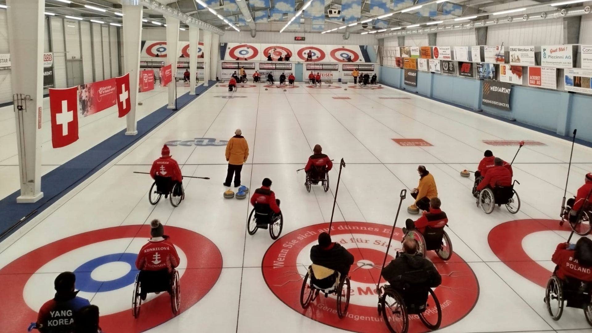 Naši curleri napriek nepriaznivým okolnostiam vo Švajčiarsku dominovali